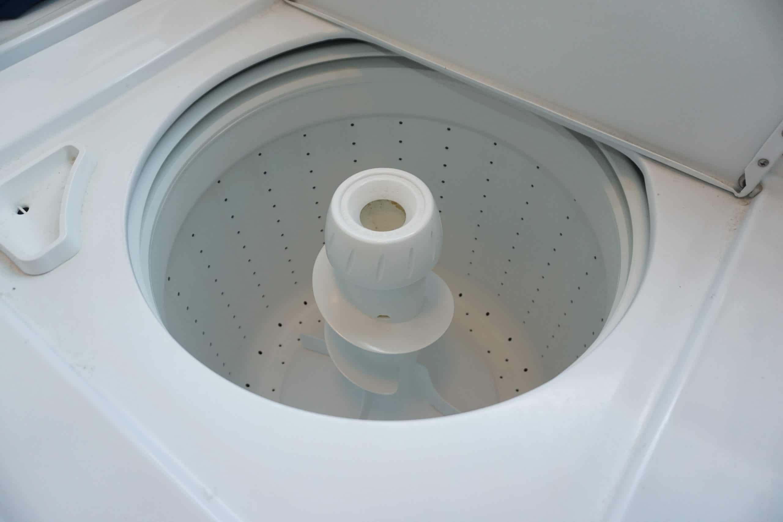 Top load washing machine with lid open